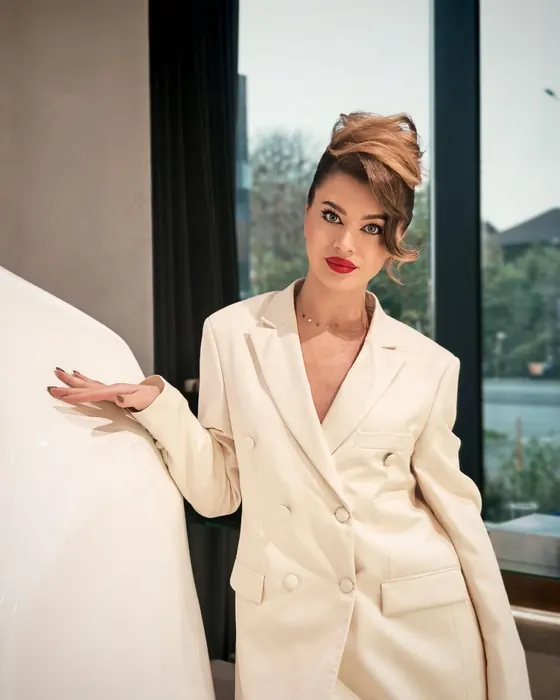 tudic ana 20.jpg